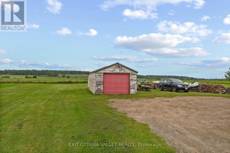 38922 41 HIGHWAY, Laurentian Valley, Ontario, K8A6W4