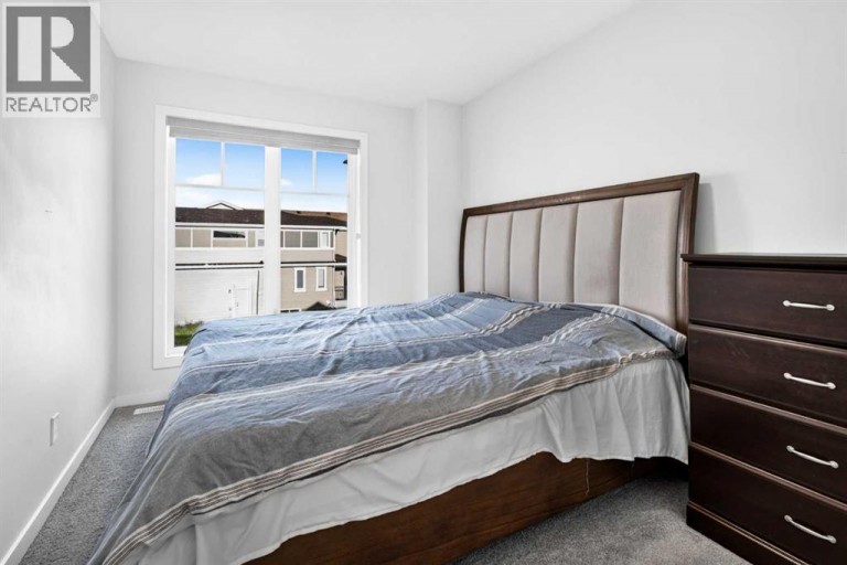 215 Mallard Grove SE, Calgary, Alberta, T3S0B1