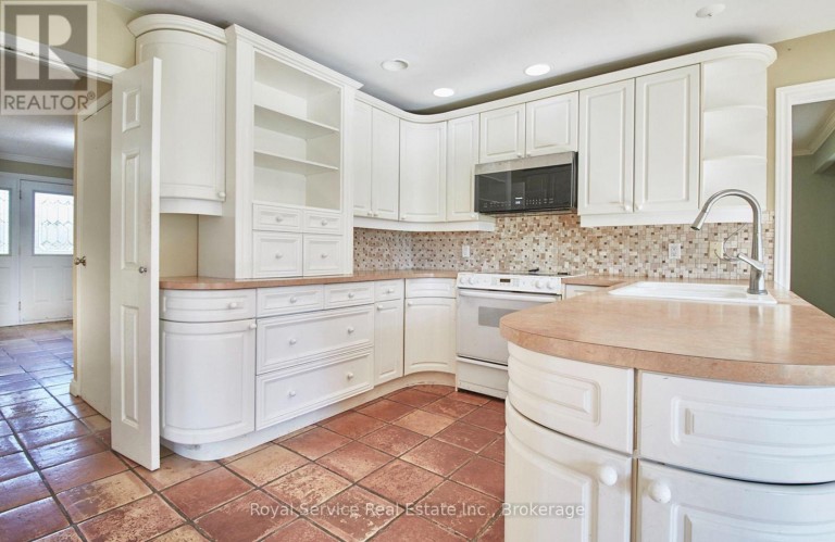 650 LAKE RIDGE ROAD, Ajax (South East), Ontario, L1Z1W9