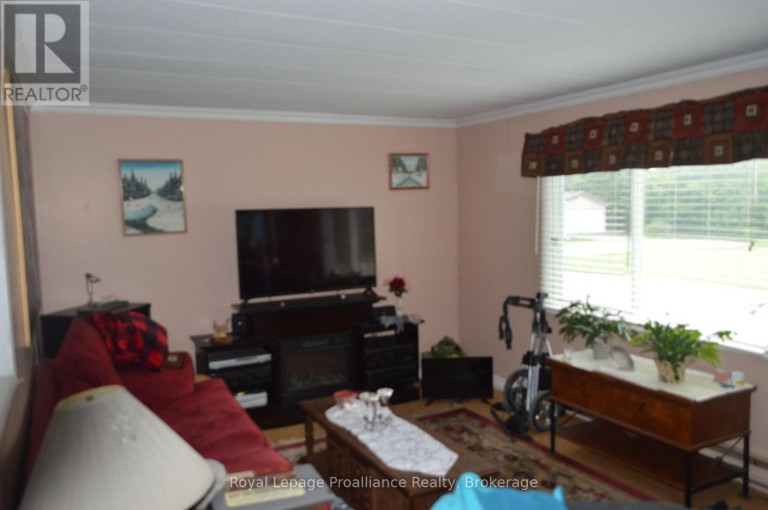 17 WARBLER LANE, Quinte West (Sidney Ward), Ontario, K8N4Z3