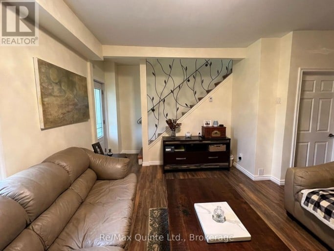 101 ROSELAND DRIVE, Quinte West (Murray Ward), Ontario, K0K1L0