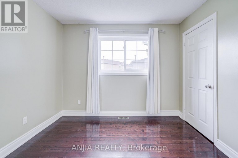 4 TOWNLEY AVENUE, Markham (Milliken Mills East), Ontario, L3S1C9