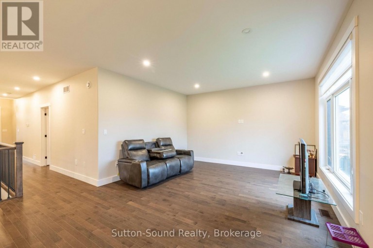 2545 9TH AVENUE E, Owen Sound, Ontario, N4K3H4