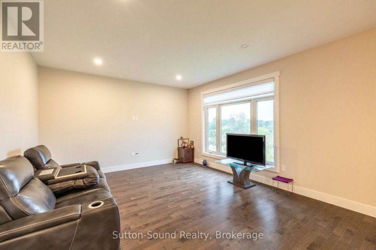 2545 9TH AVENUE E, Owen Sound, Ontario, N4K3H4