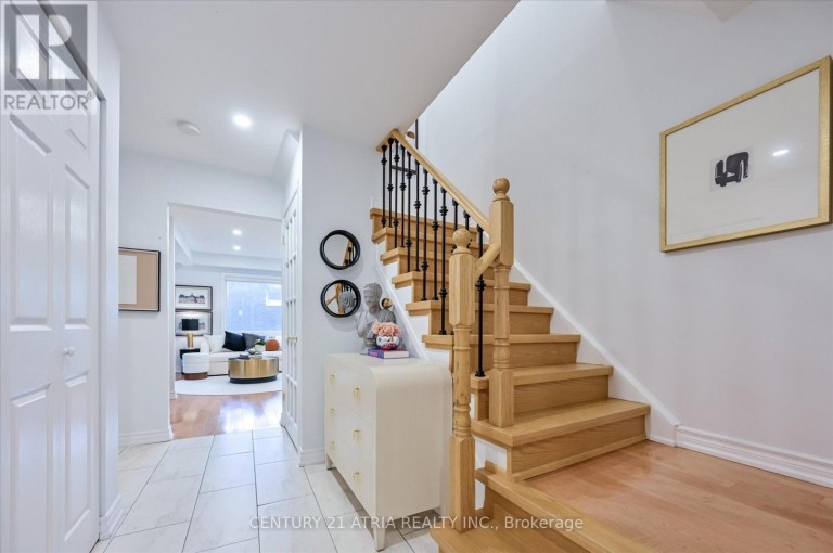 19 ASPENWOOD DRIVE, Toronto (Hillcrest Village), Ontario, M2H3E1