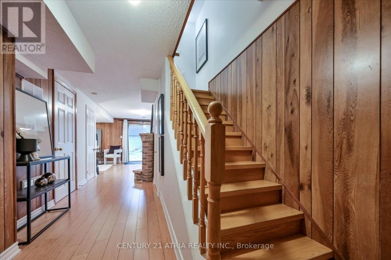 19 ASPENWOOD DRIVE, Toronto (Hillcrest Village), Ontario, M2H3E1
