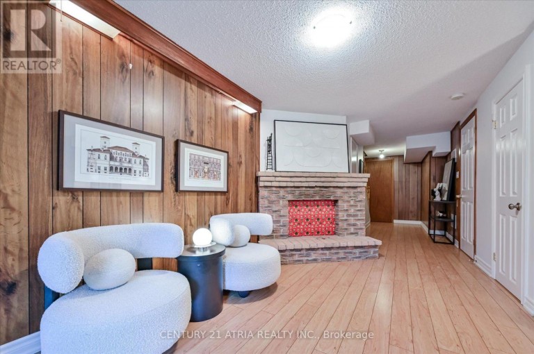 19 ASPENWOOD DRIVE, Toronto (Hillcrest Village), Ontario, M2H3E1