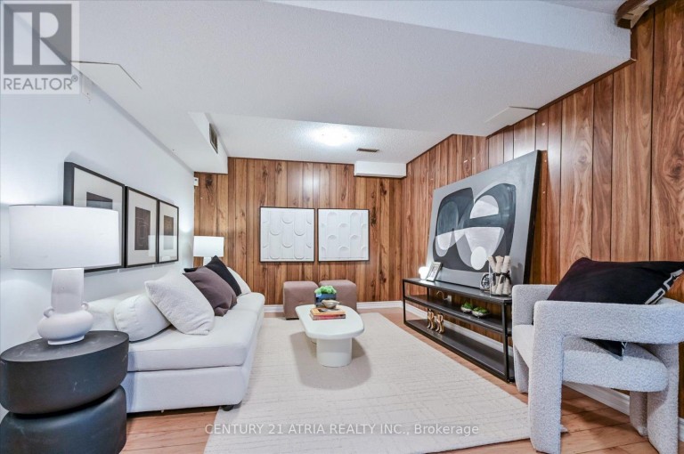 19 ASPENWOOD DRIVE, Toronto (Hillcrest Village), Ontario, M2H3E1