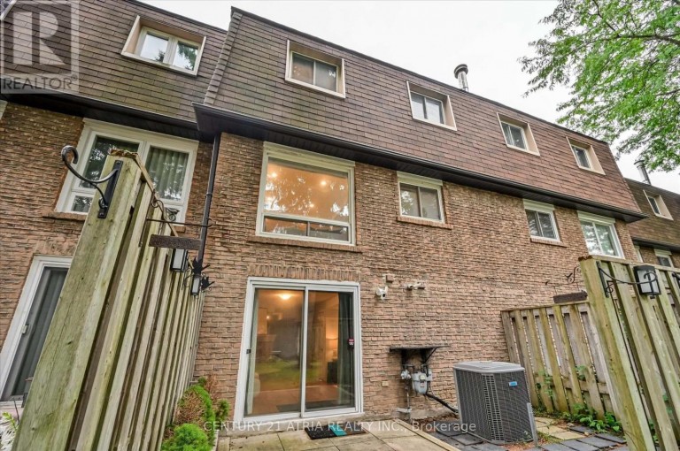 19 ASPENWOOD DRIVE, Toronto (Hillcrest Village), Ontario, M2H3E1