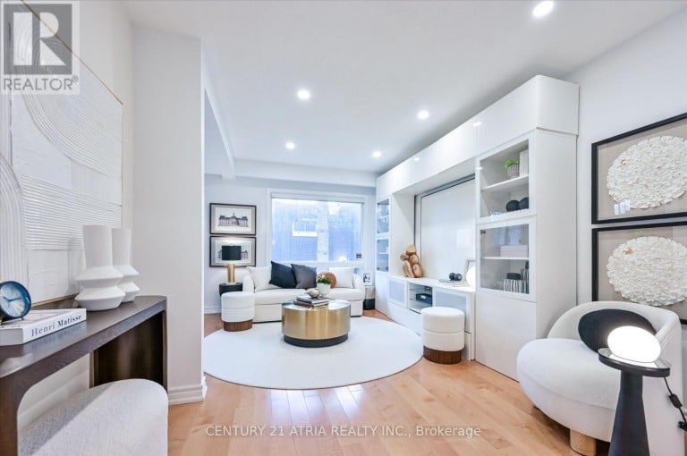 19 ASPENWOOD DRIVE, Toronto (Hillcrest Village), Ontario, M2H3E1