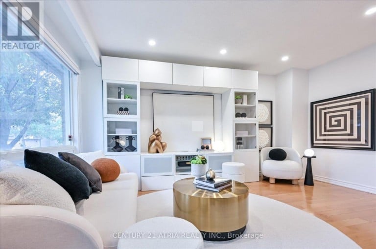 19 ASPENWOOD DRIVE, Toronto (Hillcrest Village), Ontario, M2H3E1