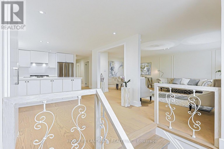 74 NAVAHO DRIVE, Toronto (Pleasant View), Ontario, M2H2X3