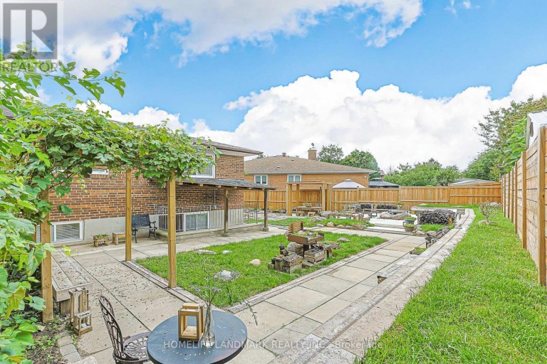 74 NAVAHO DRIVE, Toronto (Pleasant View), Ontario, M2H2X3