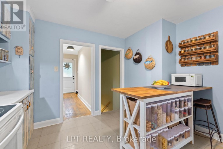 98 DON MOR DRIVE, Newmarket (Central Newmarket), Ontario, L3Y1G7