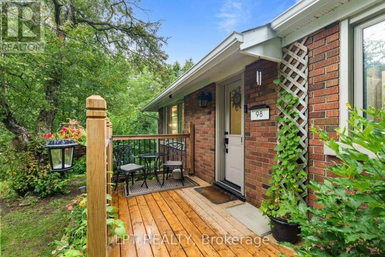 98 DON MOR DRIVE, Newmarket (Central Newmarket), Ontario, L3Y1G7