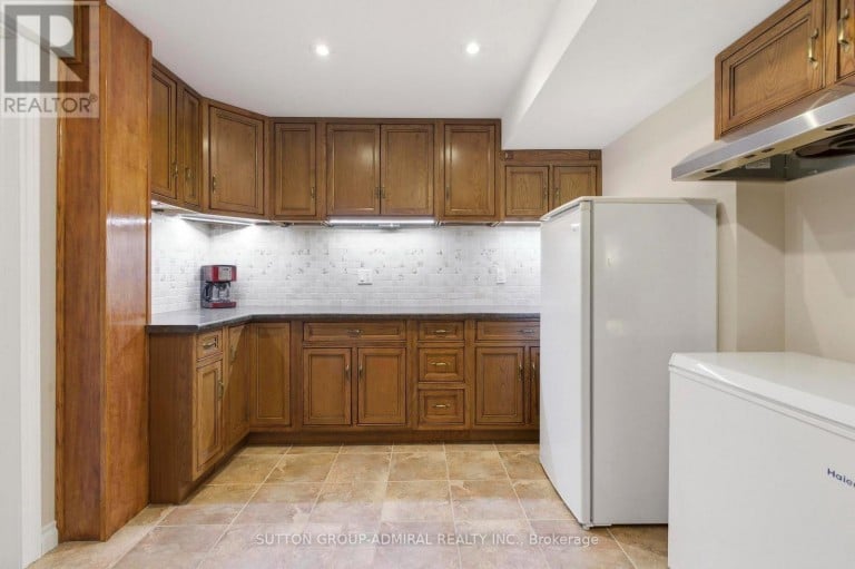 47 SANDY DRIVE, Hamilton (Stoney Creek), Ontario, L8E4X4