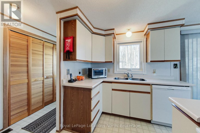 5 MURRAY DRIVE, Wasaga Beach, Ontario, L9Z1K3