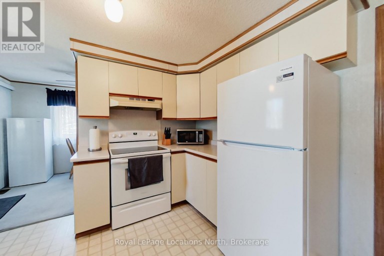 5 MURRAY DRIVE, Wasaga Beach, Ontario, L9Z1K3