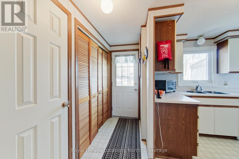 5 MURRAY DRIVE, Wasaga Beach, Ontario, L9Z1K3