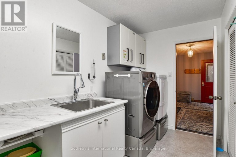 55 DENNISS DRIVE, Bracebridge (Macaulay), Ontario, P1L1W9