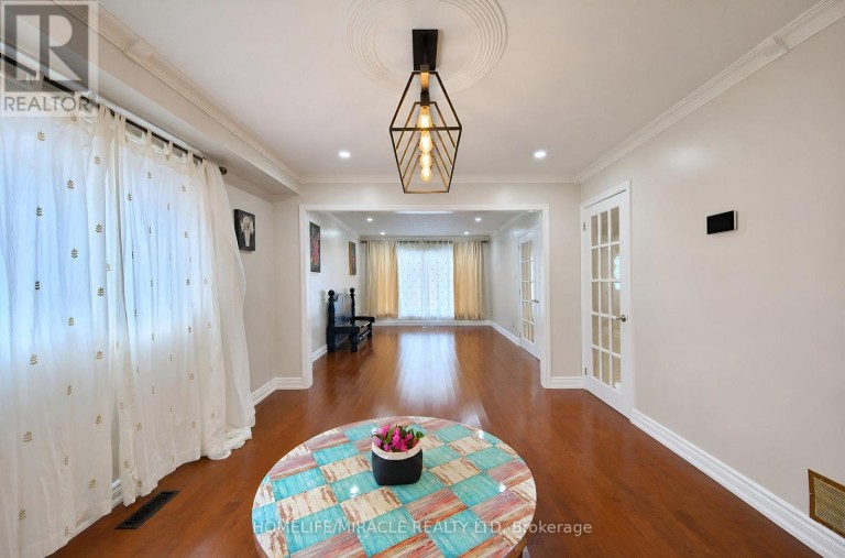 8173 MARTIN GROVE ROAD, Vaughan (West Woodbridge), Ontario, L4L3W9