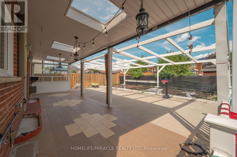 8173 MARTIN GROVE ROAD, Vaughan (West Woodbridge), Ontario, L4L3W9