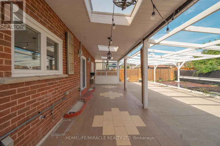 8173 MARTIN GROVE ROAD, Vaughan (West Woodbridge), Ontario, L4L3W9