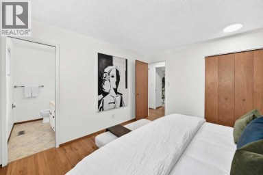 4408 Dalhart Road NW Calgary Alberta photo 18