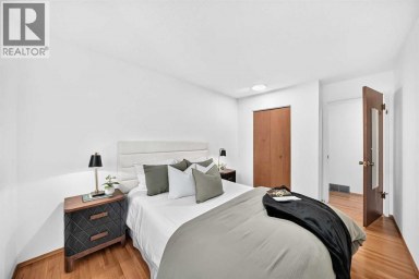 4408 Dalhart Road NW Calgary Alberta photo 24