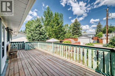 4408 Dalhart Road NW Calgary Alberta photo 32