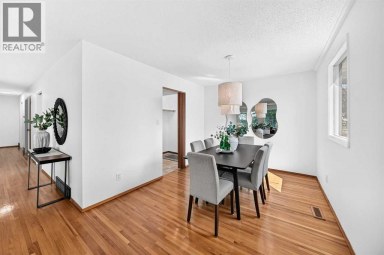 4408 Dalhart Road NW Calgary Alberta photo 8