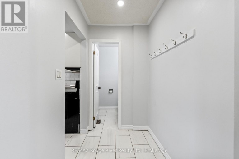UPPER - 95 B CONCESSION STREET E, Clarington (Bowmanville), Ontario, L1C4R8