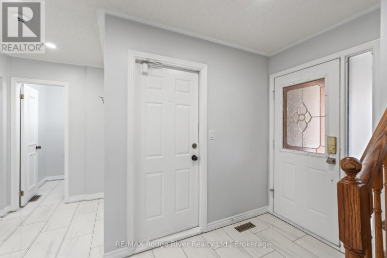 UPPER - 95 B CONCESSION STREET E, Clarington (Bowmanville), Ontario, L1C4R8