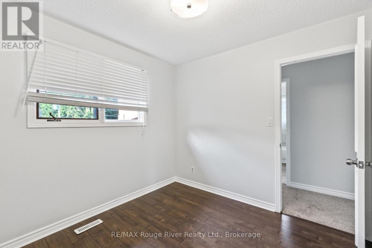 UPPER - 95 B CONCESSION STREET E, Clarington (Bowmanville), Ontario, L1C4R8