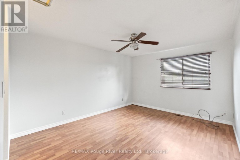 UPPER - 95 B CONCESSION STREET E, Clarington (Bowmanville), Ontario, L1C4R8
