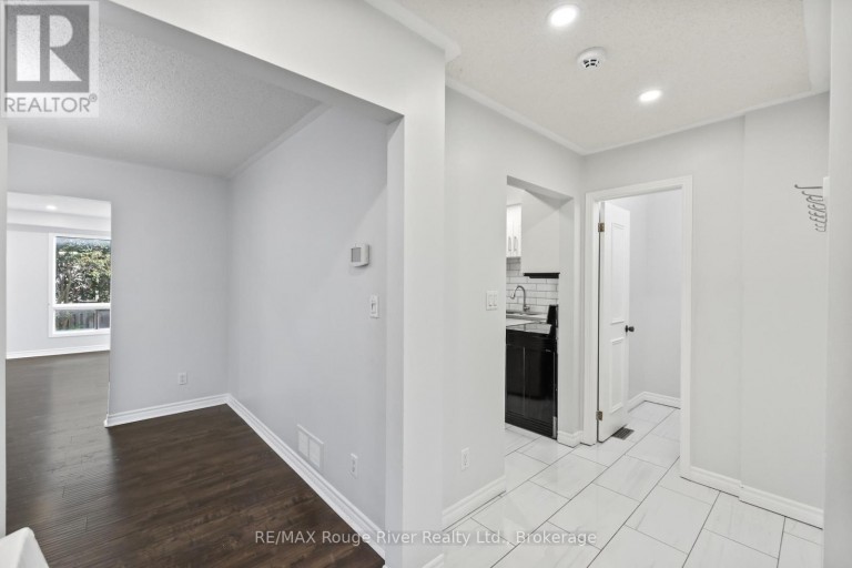 UPPER - 95 B CONCESSION STREET E, Clarington (Bowmanville), Ontario, L1C4R8