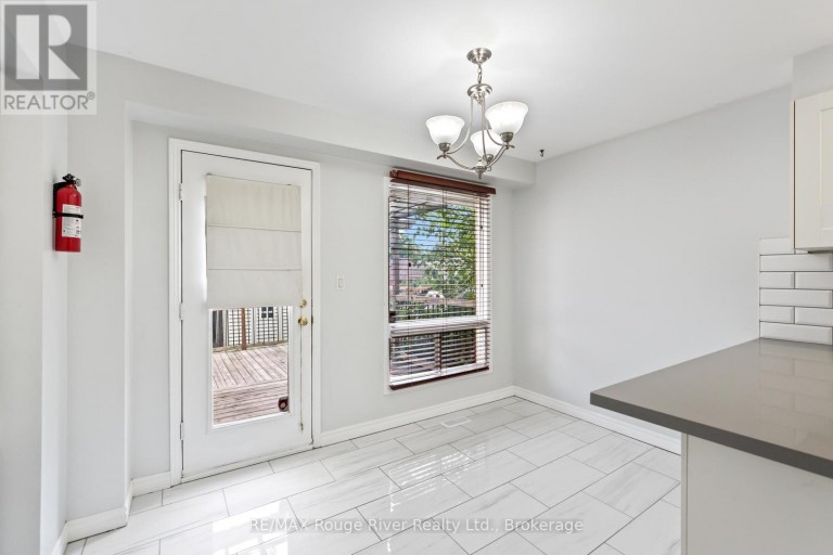 UPPER - 95 B CONCESSION STREET E, Clarington (Bowmanville), Ontario, L1C4R8