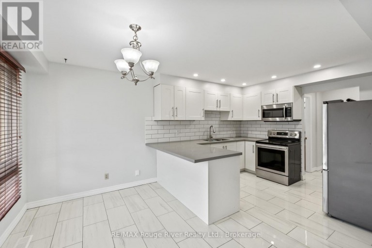 UPPER - 95 B CONCESSION STREET E, Clarington (Bowmanville), Ontario, L1C4R8