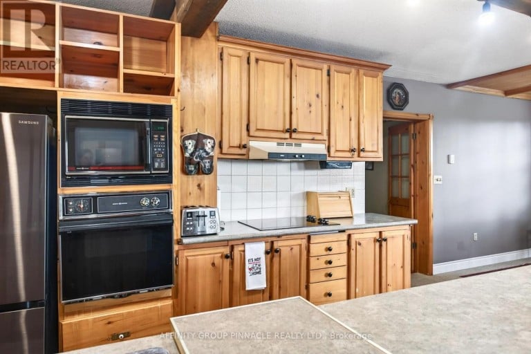 95 BOND STREET E, Kawartha Lakes (Fenelon Falls), Ontario, K0M1N0