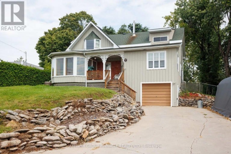 95 BOND STREET E, Kawartha Lakes (Fenelon Falls), Ontario, K0M1N0