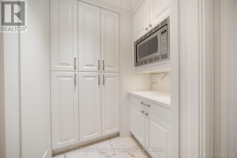 74 YONGEHURST ROAD, Richmond Hill (North Richvale), Ontario, L4C3T2