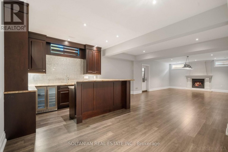 74 YONGEHURST ROAD, Richmond Hill (North Richvale), Ontario, L4C3T2
