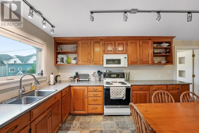 33 MAPLE AVENUE, Dysart et al (Dysart), Ontario, K0M1S0