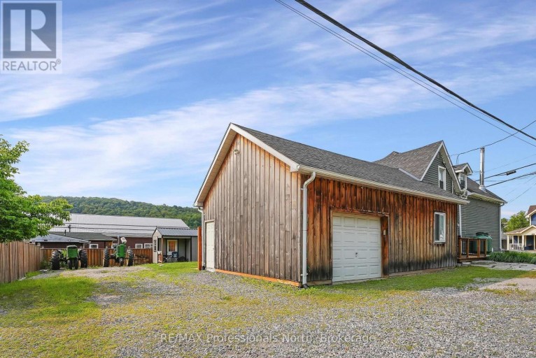 33 MAPLE AVENUE, Dysart et al (Dysart), Ontario, K0M1S0