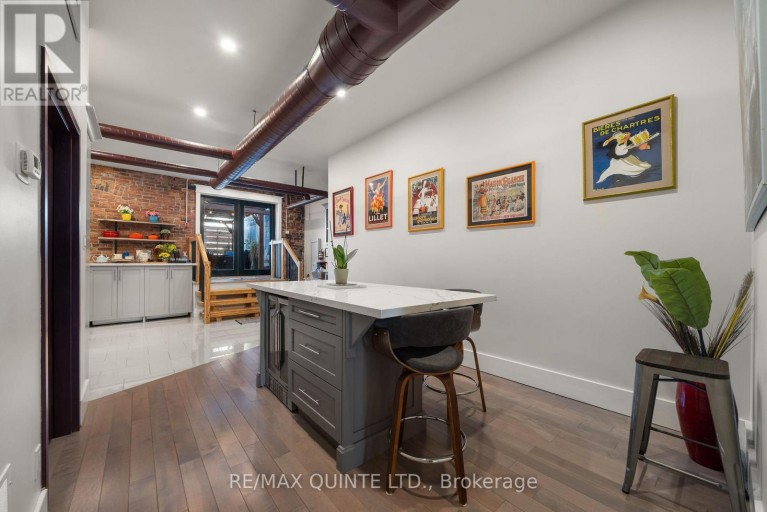 304 FRONT STREET, Belleville (Belleville Ward), Ontario, K8N2Z8