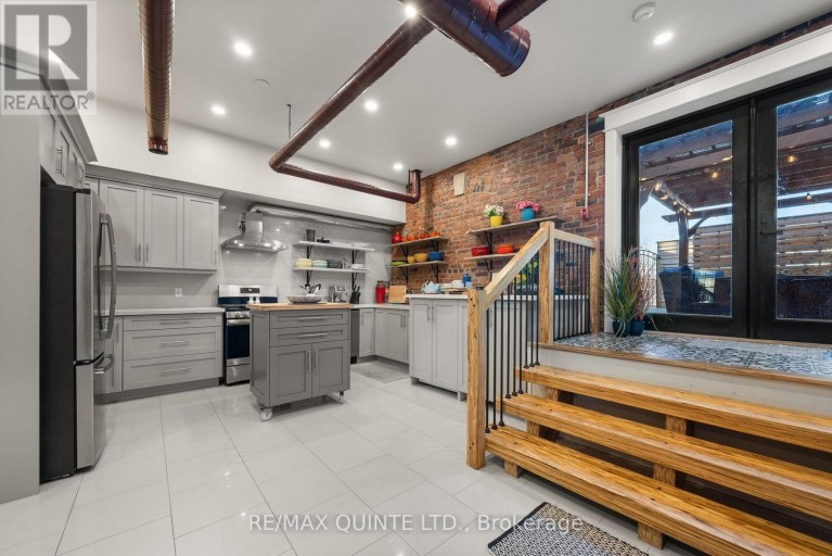 304 FRONT STREET, Belleville (Belleville Ward), Ontario, K8N2Z8