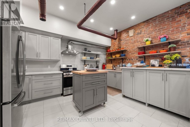 304 FRONT STREET, Belleville (Belleville Ward), Ontario, K8N2Z8