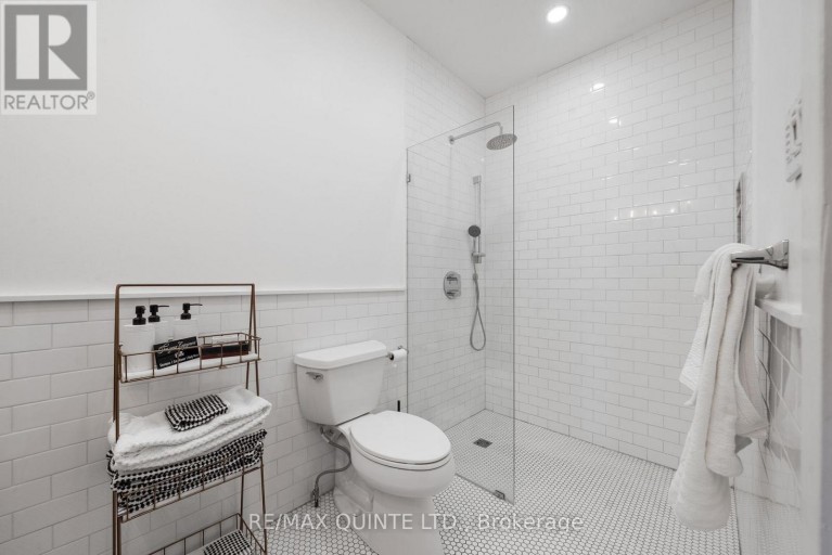 304 FRONT STREET, Belleville (Belleville Ward), Ontario, K8N2Z8