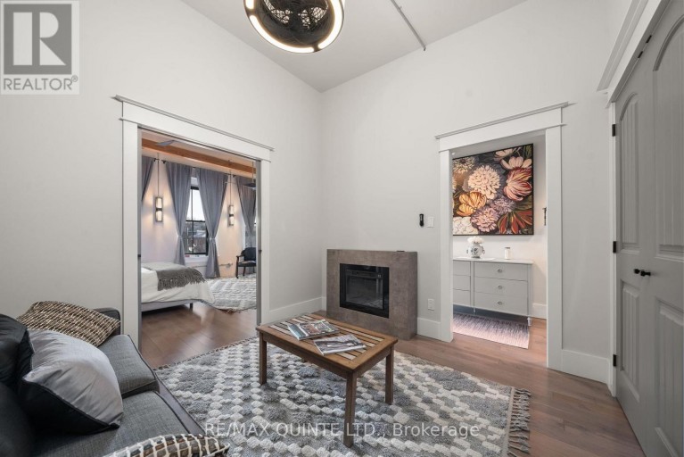 304 FRONT STREET, Belleville (Belleville Ward), Ontario, K8N2Z8