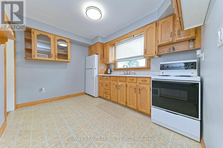 54 WOODWARD AVENUE, Brampton (Brampton North), Ontario, L6V1K4